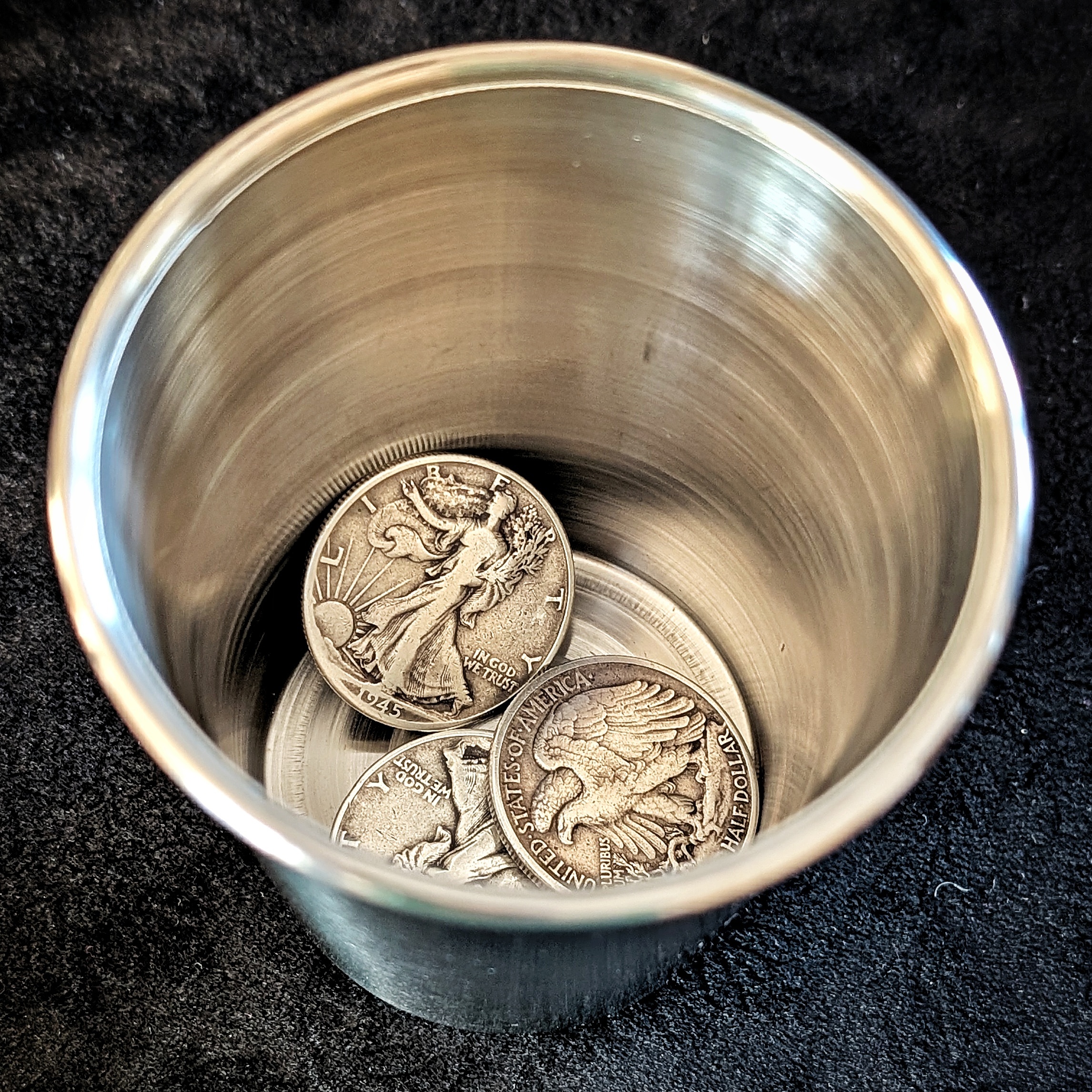 Démonstration de magie de pièces Walking Liberty par Alex Mint